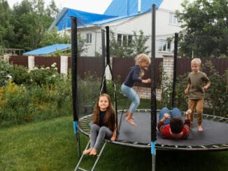 Så här kan du tryggt använda jordankare för din studsmatta! illustration