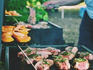 Upplev grillsäsongen med de bästa tipsen och produkterna för din trädgård illustration